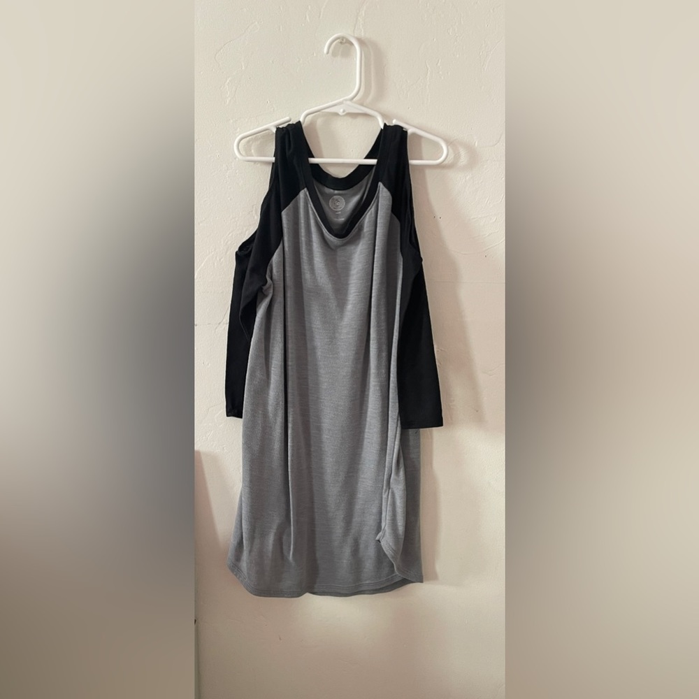 One shoulder grey & black top